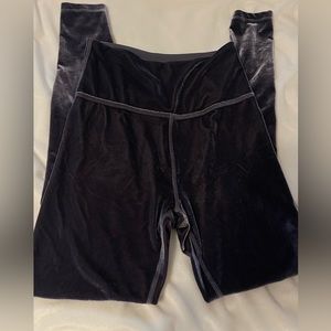 Beyond yoga velvet leggings, full length, size medium, dark purple
